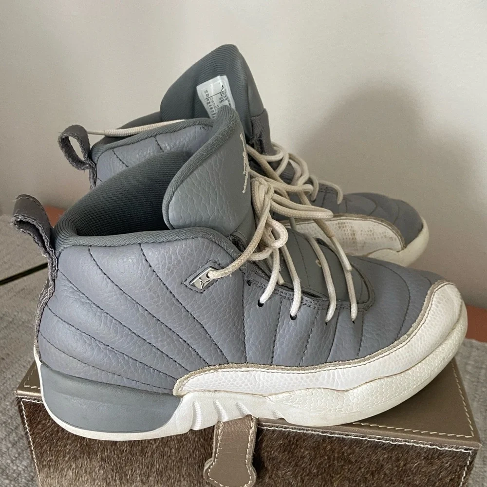 2013 Nike Air Jordan 12 Retro Taxi  Size 3.0 Youth Shoes
